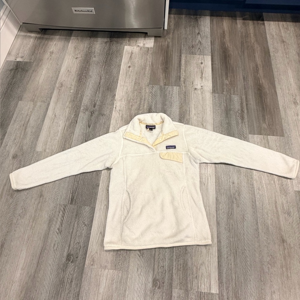Patagonia White Fleece with Cream Accents
